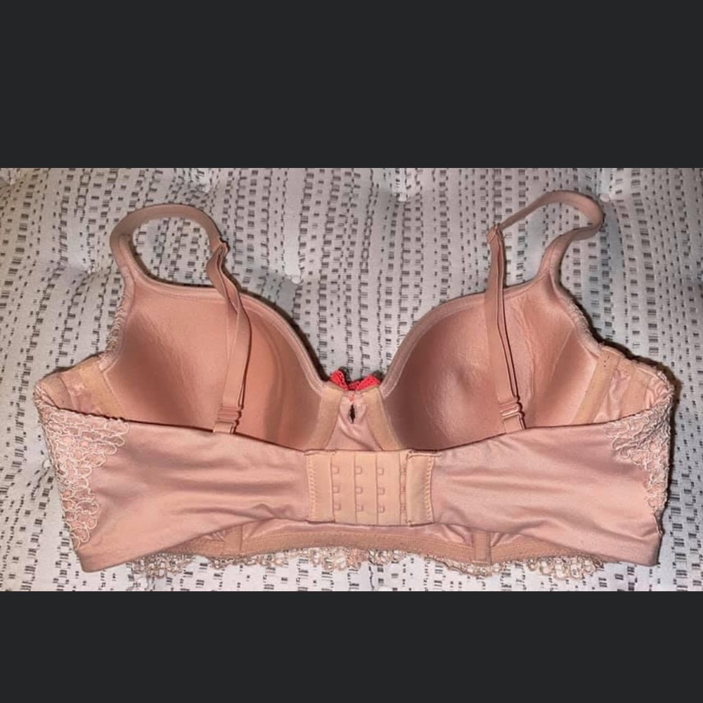 Victoria Secret - Picture 2 of 2